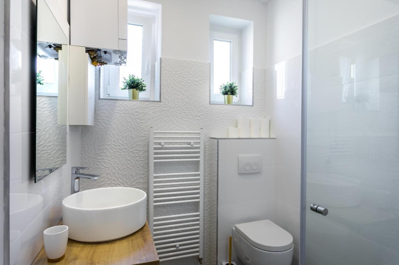 Go2Zagreb Chick Apartment Private Parking Available Bagian luar foto