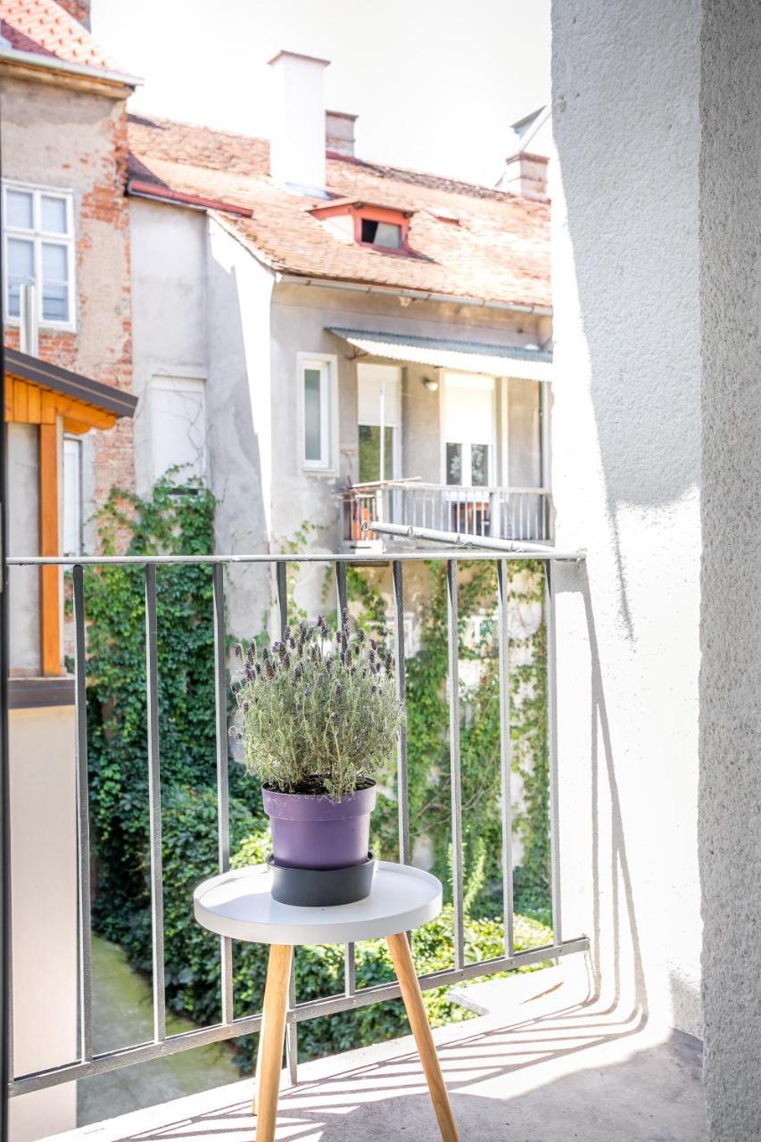 Go2Zagreb Chick Apartment Private Parking Available Bagian luar foto